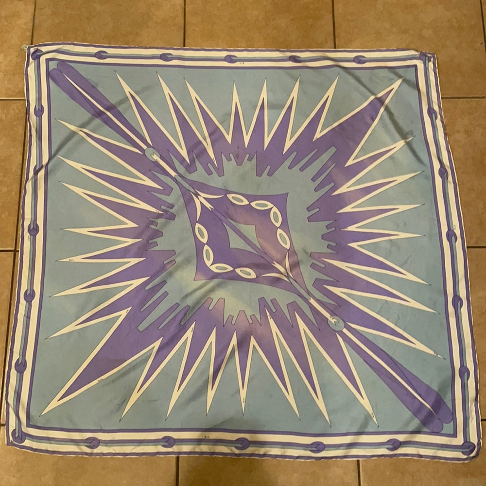 Emilio Pucci scarf 🧣